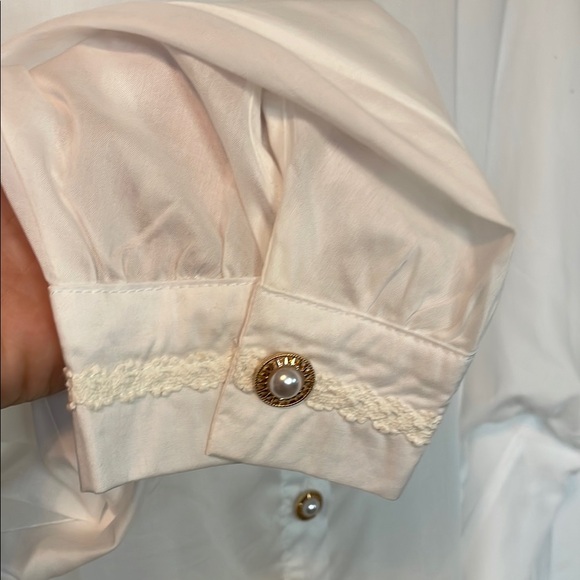 POL White Button Down Tunic Shirt with Long Sleeves and Open Back - Picture 3 of 6